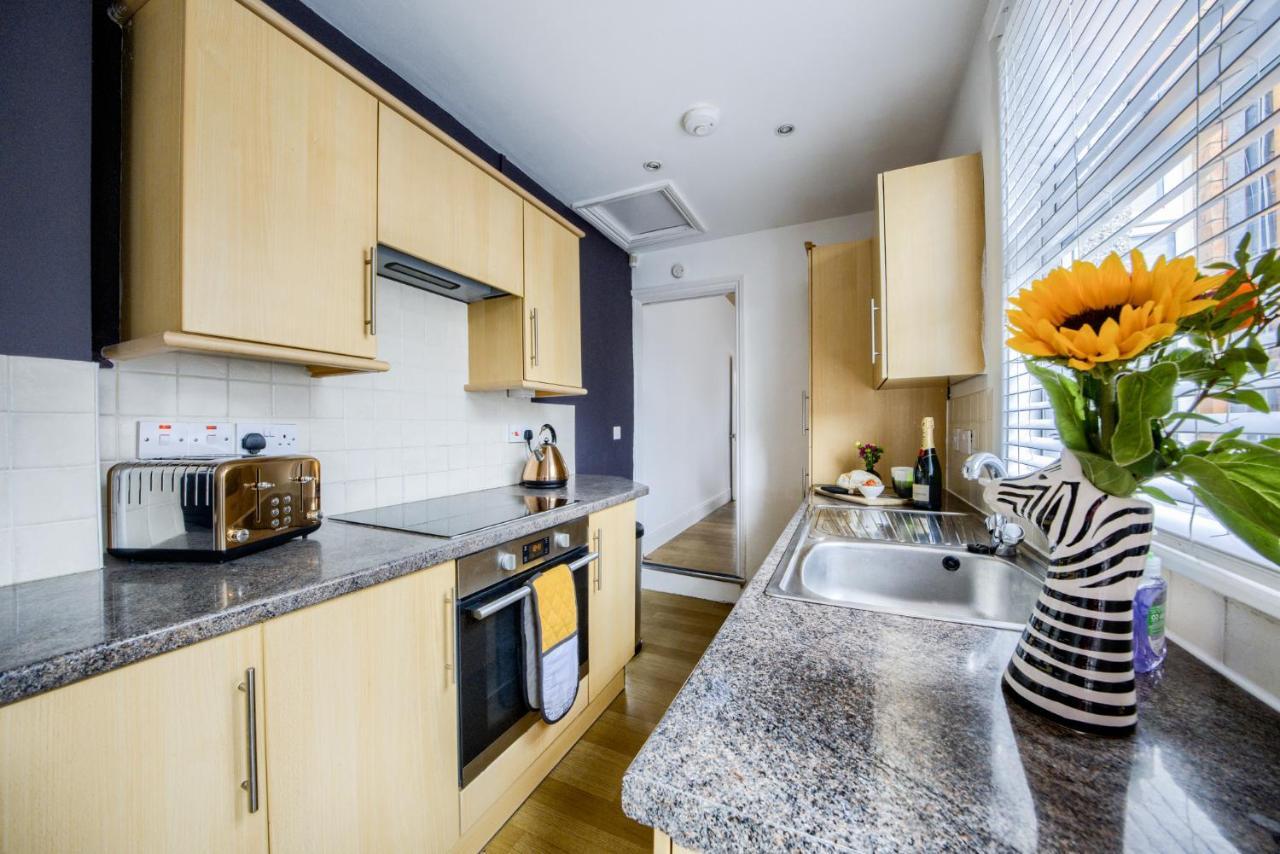 Coventry Fashionable House, City Centre, Free Parking, Sleeps 4, By Empower Homes المظهر الخارجي الصورة